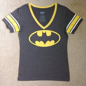Official Batman V-Neck Retro Tee T-Shirt Top Women’s Juniors Sz Medium Gray DC